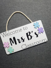 Load image into Gallery viewer, Personalised &#39;Welcome to&#39; Classroom Plaque
